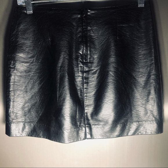 Sexy Goth Butter Soft Vegan Faux Leather Mini Skirt By Divided Size 6 - Picture 6 of 7